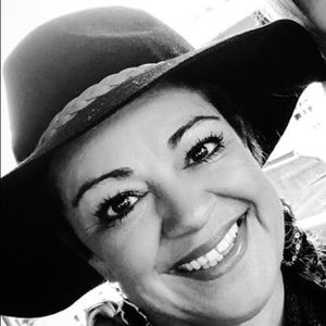 Meet your Posher, Steffi